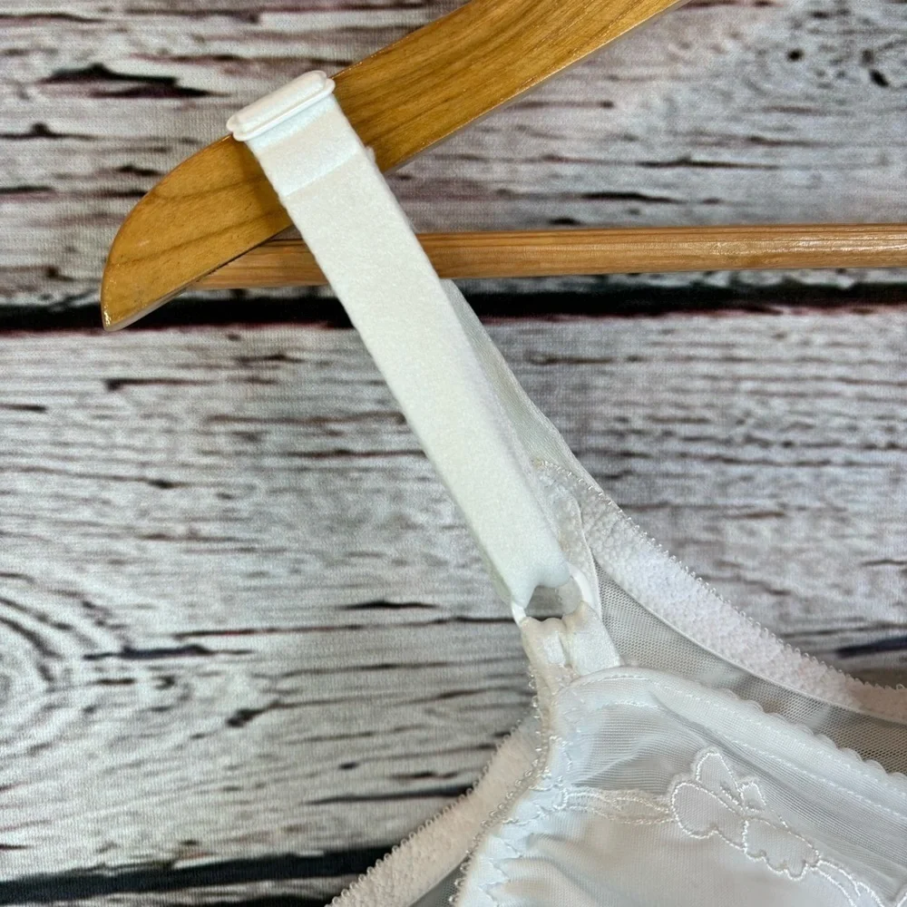 BALI White Flower Underwire Unlined Full Coverage Bra Size 42C Plus Size Nylon‎